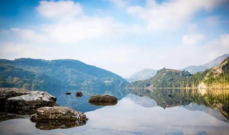 Llyn Gwynant is a beautiful natural lake located in Snowdonia National Park.