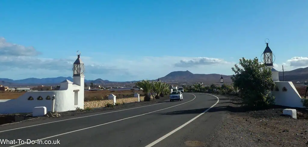 Eine typische Straße auf Fuerteventura  